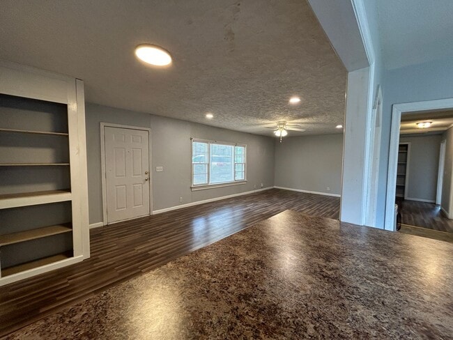 Photo - 215 Greenleaf St SW