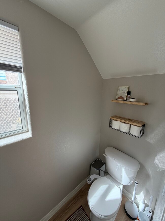 Powder room - 7241 Linaria Rd