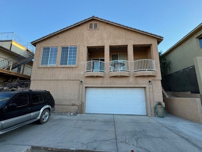4 Bedroom Home on Riverfront with Balcony ... - 4 Bedroom Home on Riverfront with Balcony ...