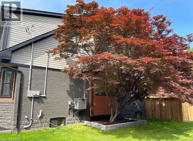 Photo - 58 Rosslyn Ave N