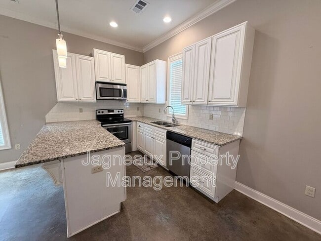 108 Shallowford Dr