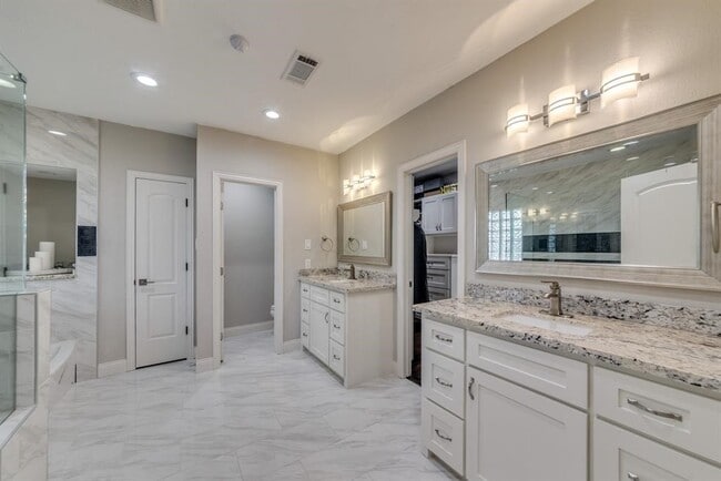 Photo - 331 W 30th St