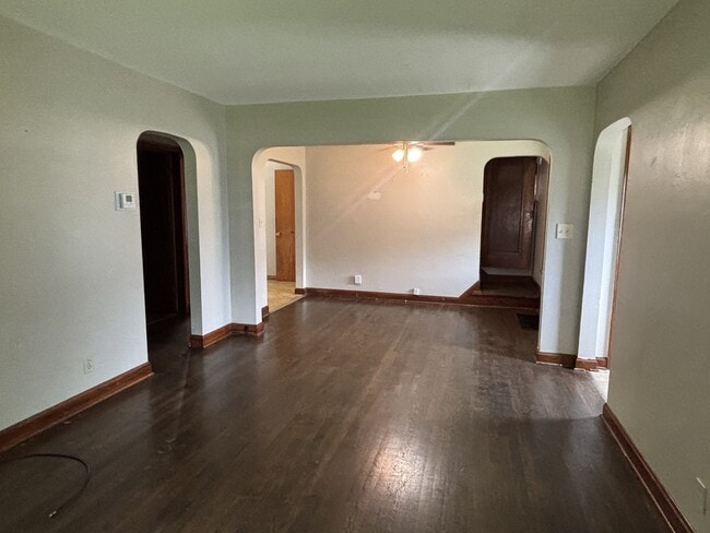 Photo - 1050 Clearview St NW