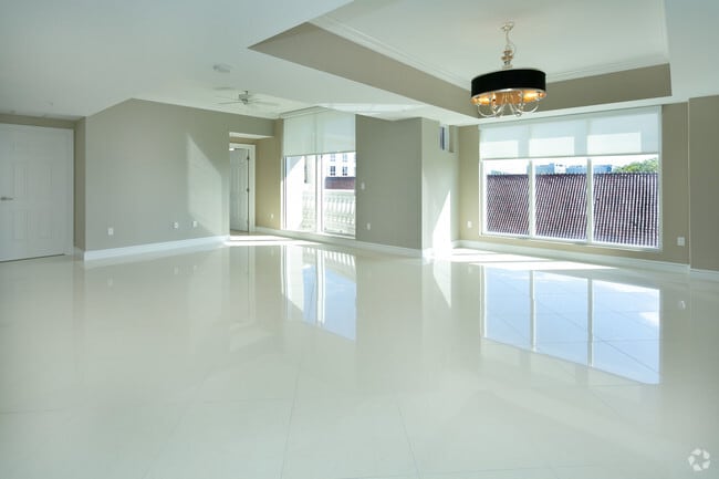 2BR,2BA_1,550 SF - Robert's Stadium Club