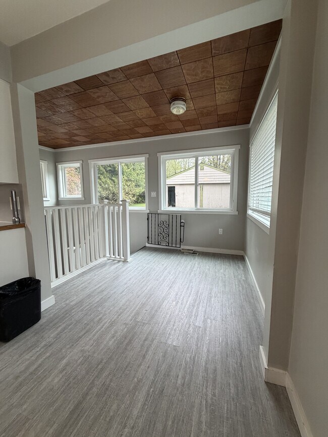 Photo - 10586-10127 127 St