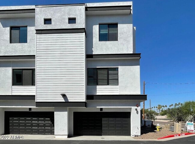 Photo - 3215 E Flower St