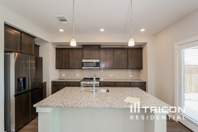 Photo - 2533 Finch Holw Dr