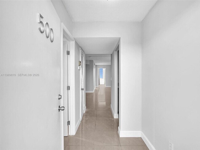 Photo - 1770 NE 191st St Unidad 500-1