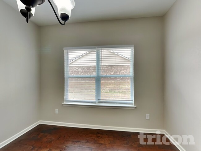 Photo - 616 Fredericksburg Dr