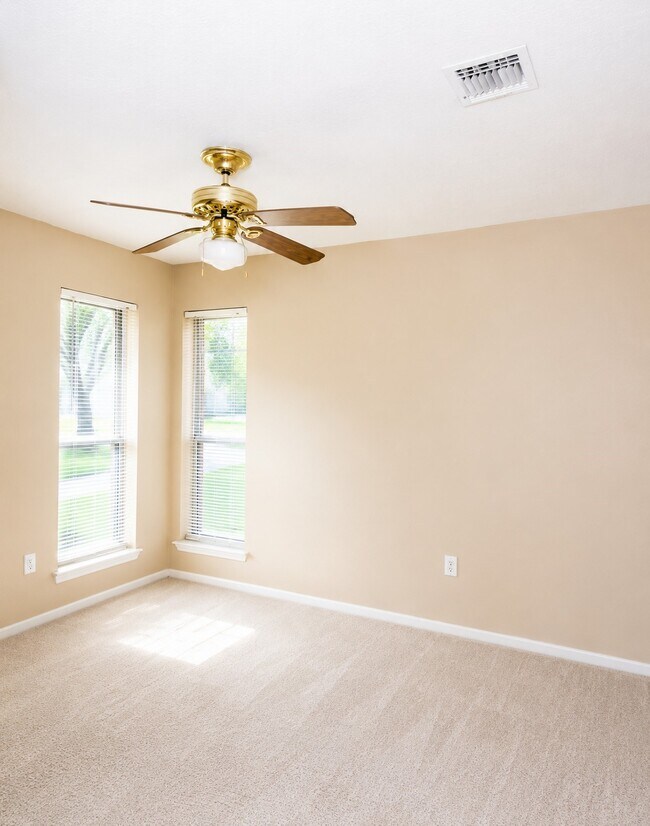 Photo - 6622 Castleview Ln