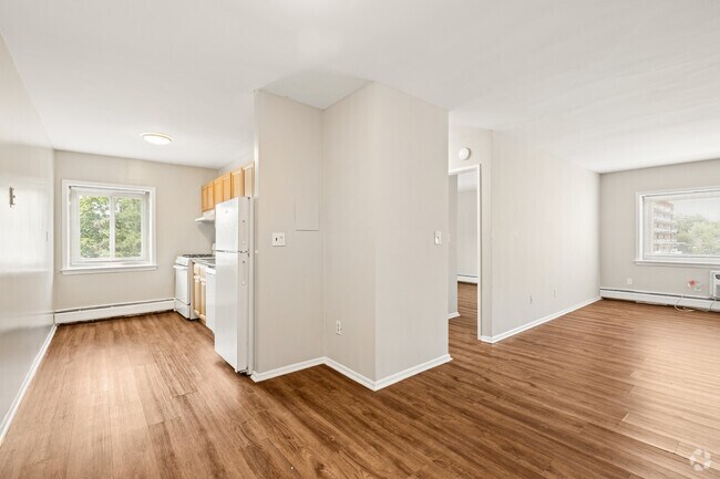 1BR, 1BA - 638SF - Kitchen/Living Room