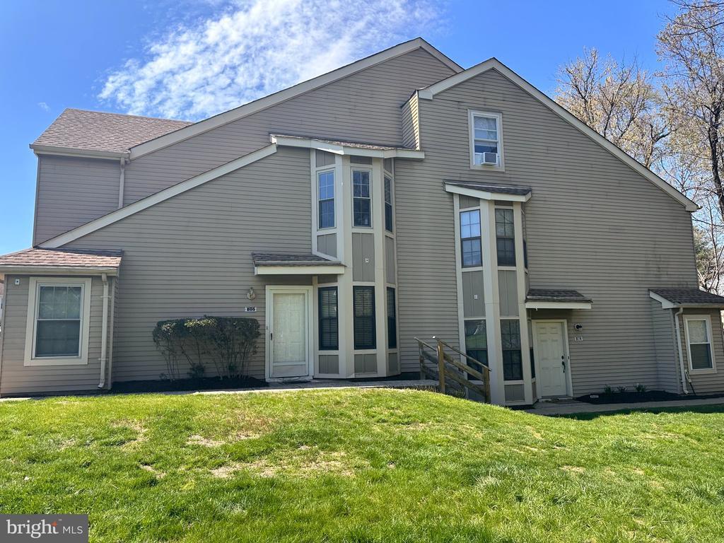 Photo - 806 Barry Ct