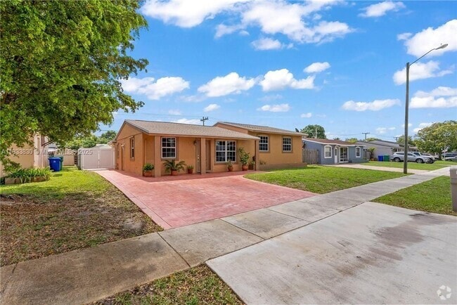 Building Photo - 1660 SW 47th Ave Rental