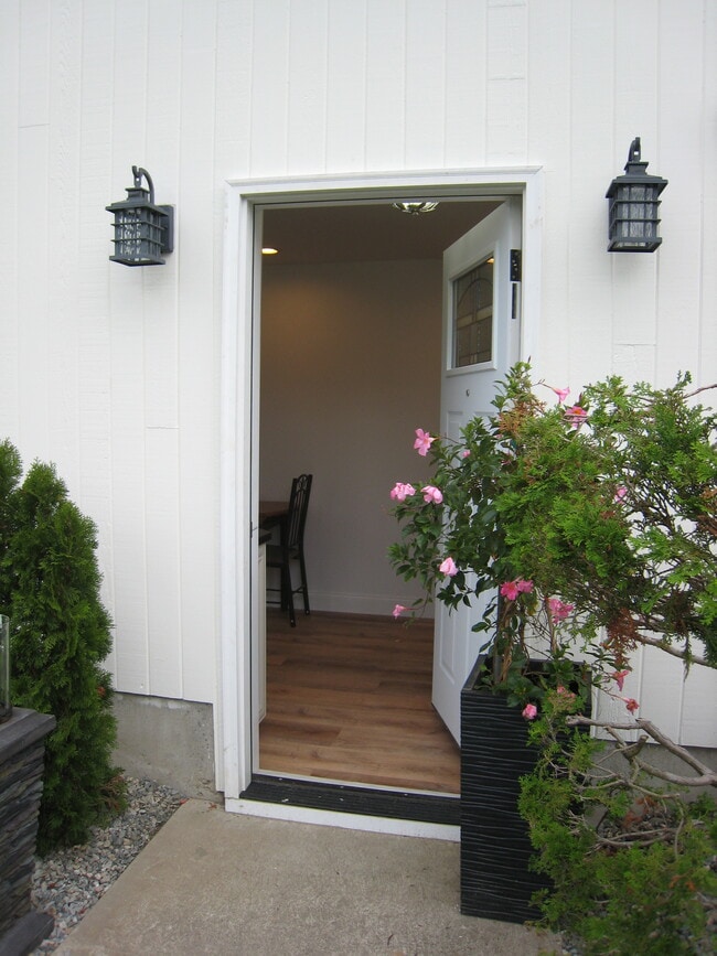 Photo - 801 Pequot Ave