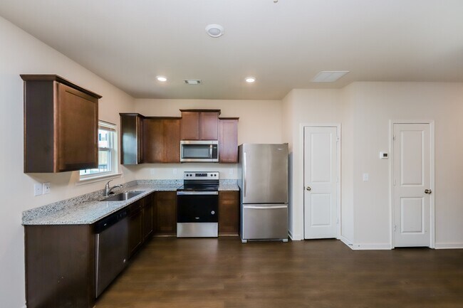 Photo - 1210 Highwood Ln