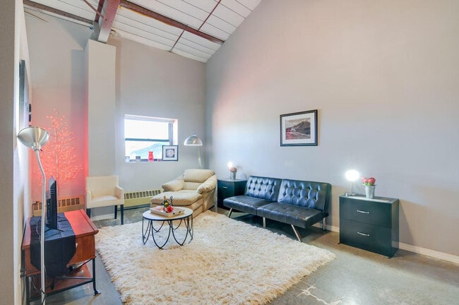 Building Photo - 800 Oak St Unit ID1386116P