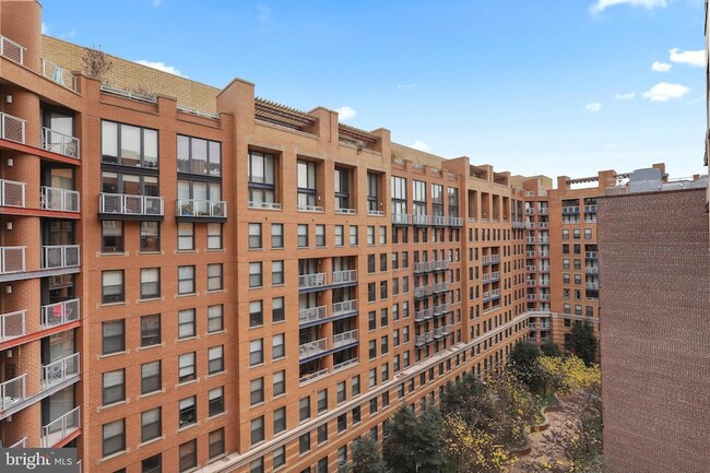 Building Photo - 616 E Street NW Unit 1005