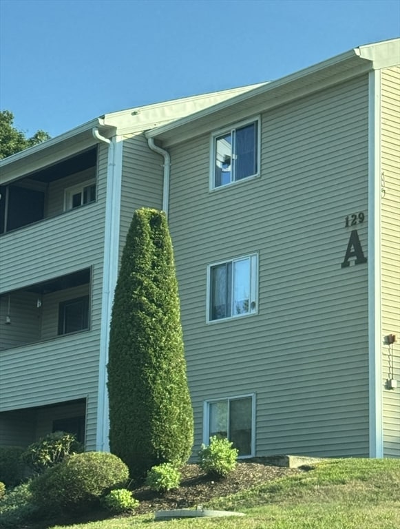 Building Photo - 129 Quaker Hwy Unit 23