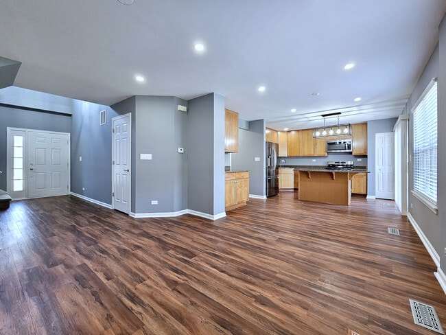 Photo - 464 Lancaster Dr