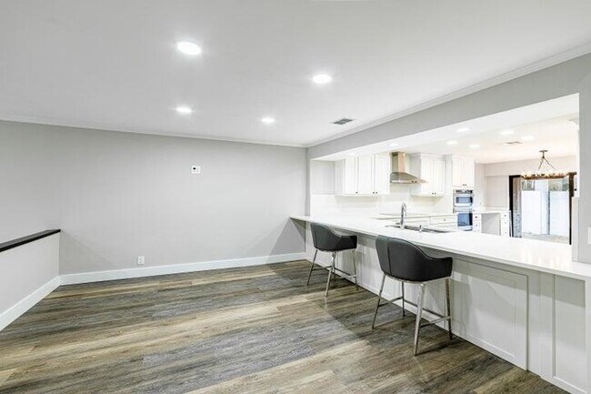 Photo - 2517 Presidential Way