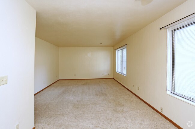 2BR, 1.5BA - 940SF - Living Room