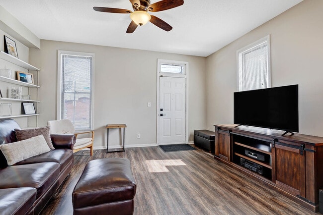 Photo - 729 Hamlet St