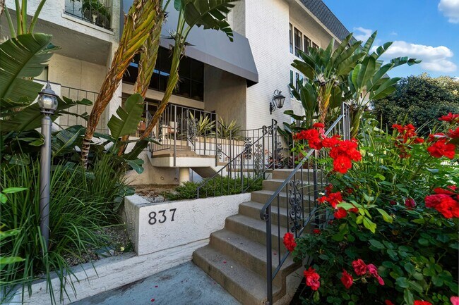 Photo - West Hollywood 2 Bedroom 2 Bathroom | Prime Location Between Melrose & Santa Monica Blvd Unit 111