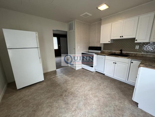 Photo - 266 Hollingsworth Manor