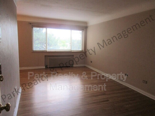 Photo - 733 E 2nd Ave