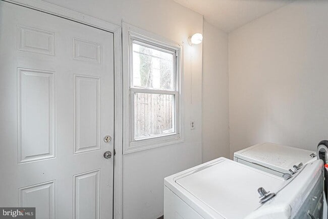 Photo - 1535 S Hicks St