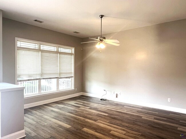 Photo - 760 Ivy Brook Way