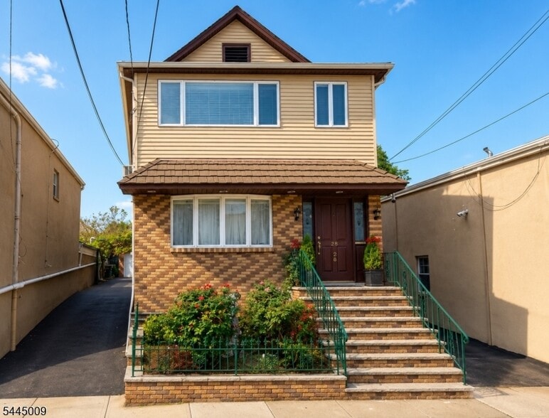 26 W Price St