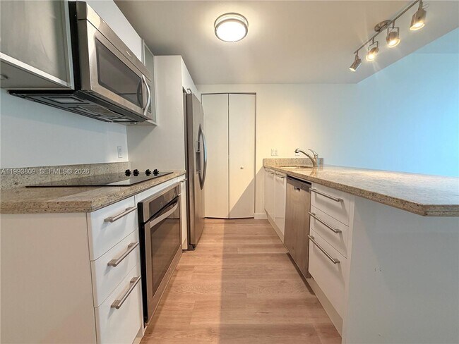 Photo - 185 SW 7th St Unit 2510
