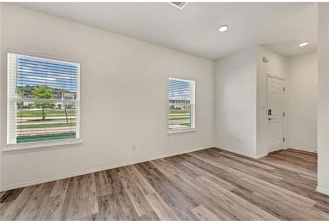 Photo - 926 S Benchmark Ln