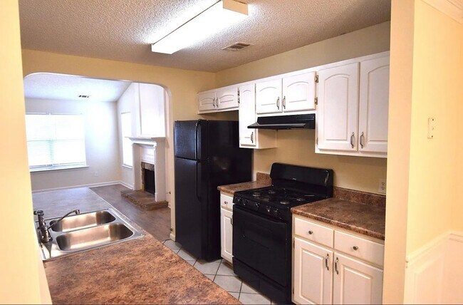 Photo - 1323 N Hampton Dr