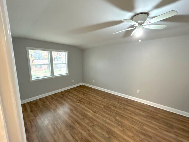 Photo - 2389 Scaper St