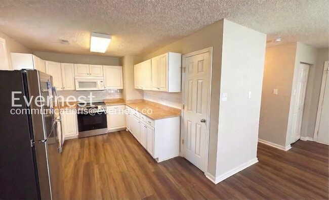 Photo - 3002 Sonya Dr NW