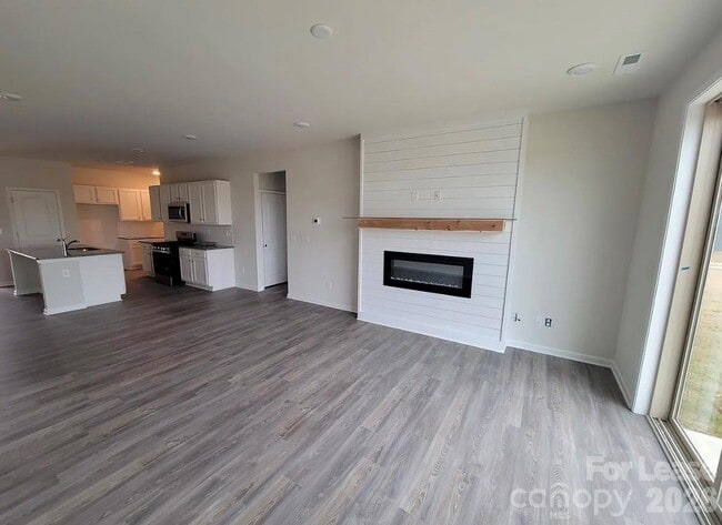 Photo - 1007 Maylen Trce