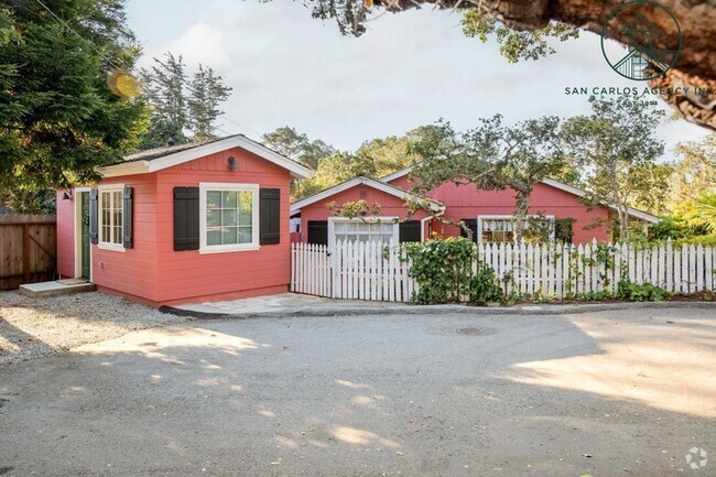 Building Photo - Charming Three Bedroom + Bonus Carmel-by-t... Rental