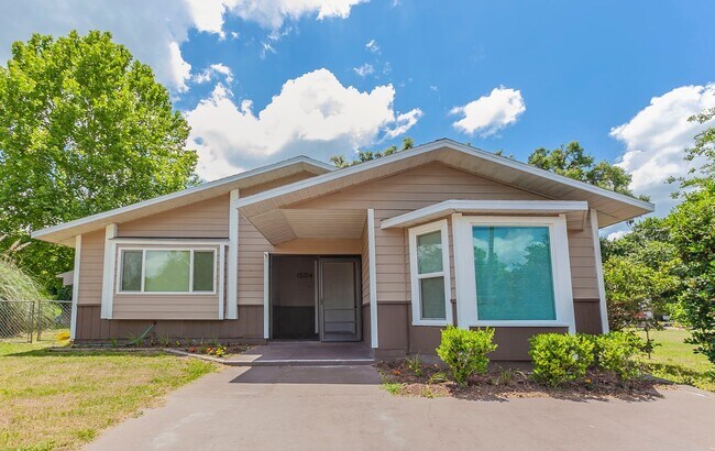 Building Photo - 1504 Meadow St