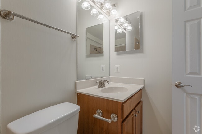 2BR, 2BA - 1066SF