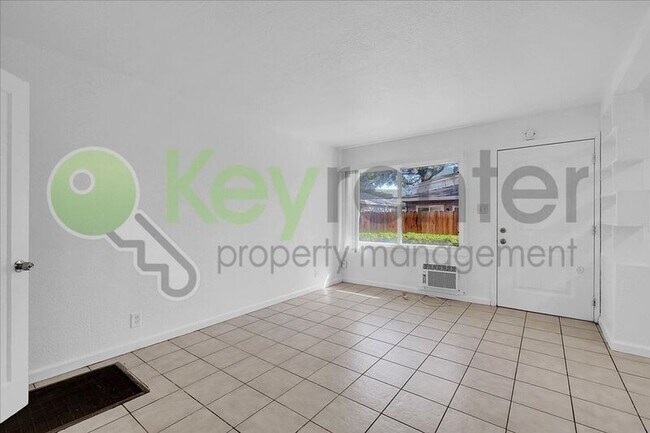 Photo - 691 El Camino Ave