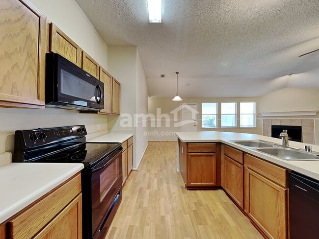 Photo - 517 Pinto Ln