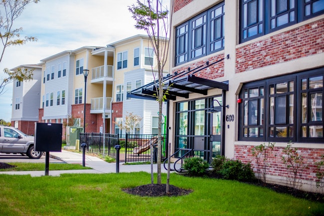 Building Photo - The Willows at Burlington Mill Rental