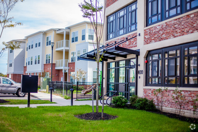 Building Photo - The Willows at Burlington Mill Rental