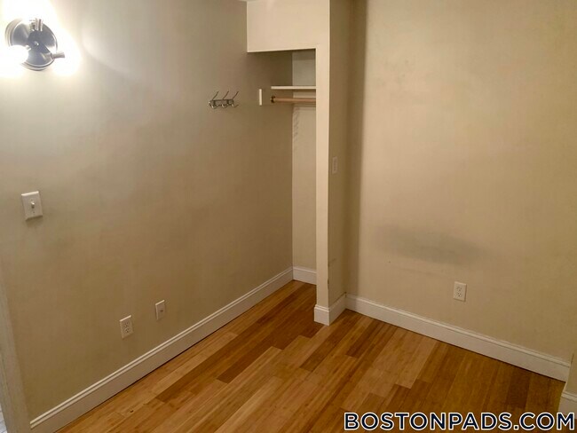 Photo - 20 Bartlett Pl Unit 1