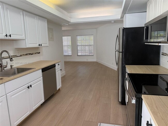 Building Photo - 1425 NE 56th St Unit 3