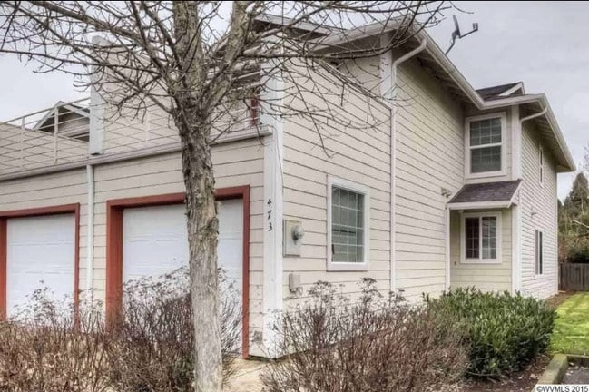 Photo - 473 NE Conifer Blvd