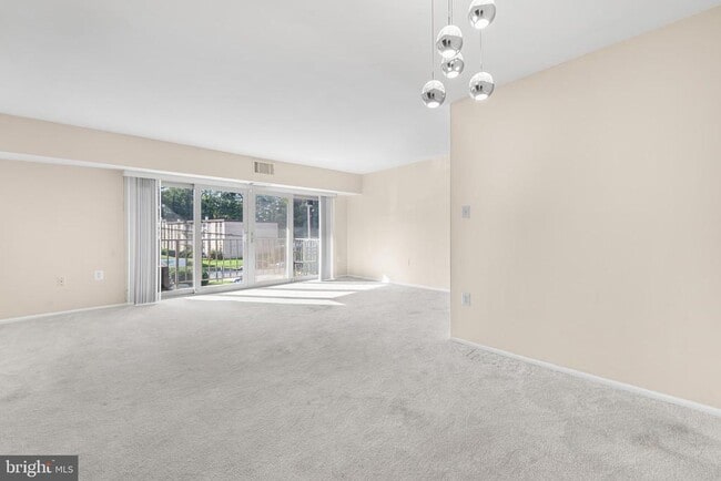 Photo - 5204 Newton St Unidad 304