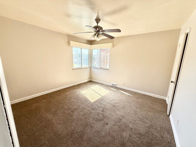 Photo - 2527 Versailles Ave